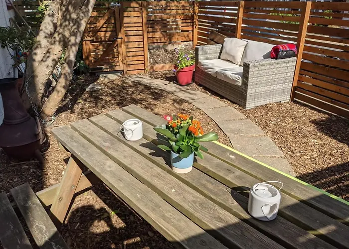 *Unique Brighton Apartment & Garden, Near Beach*